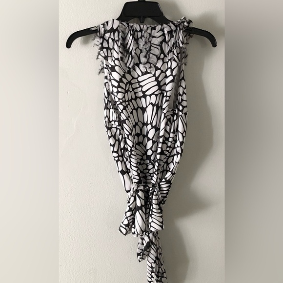 White House Black Market Belted Sleeveless Top - Picture 4 of 5